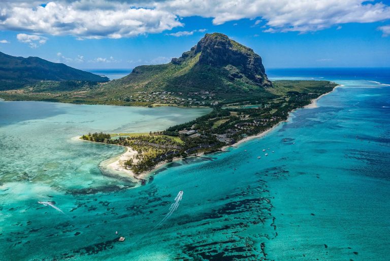 Sailing the Skies: A Comprehensive Guide to Mauritius Flights